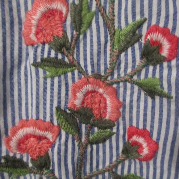 Karen Scott top chambray stripe with floral embroidery button down blouse size L - Picture 4 of 8